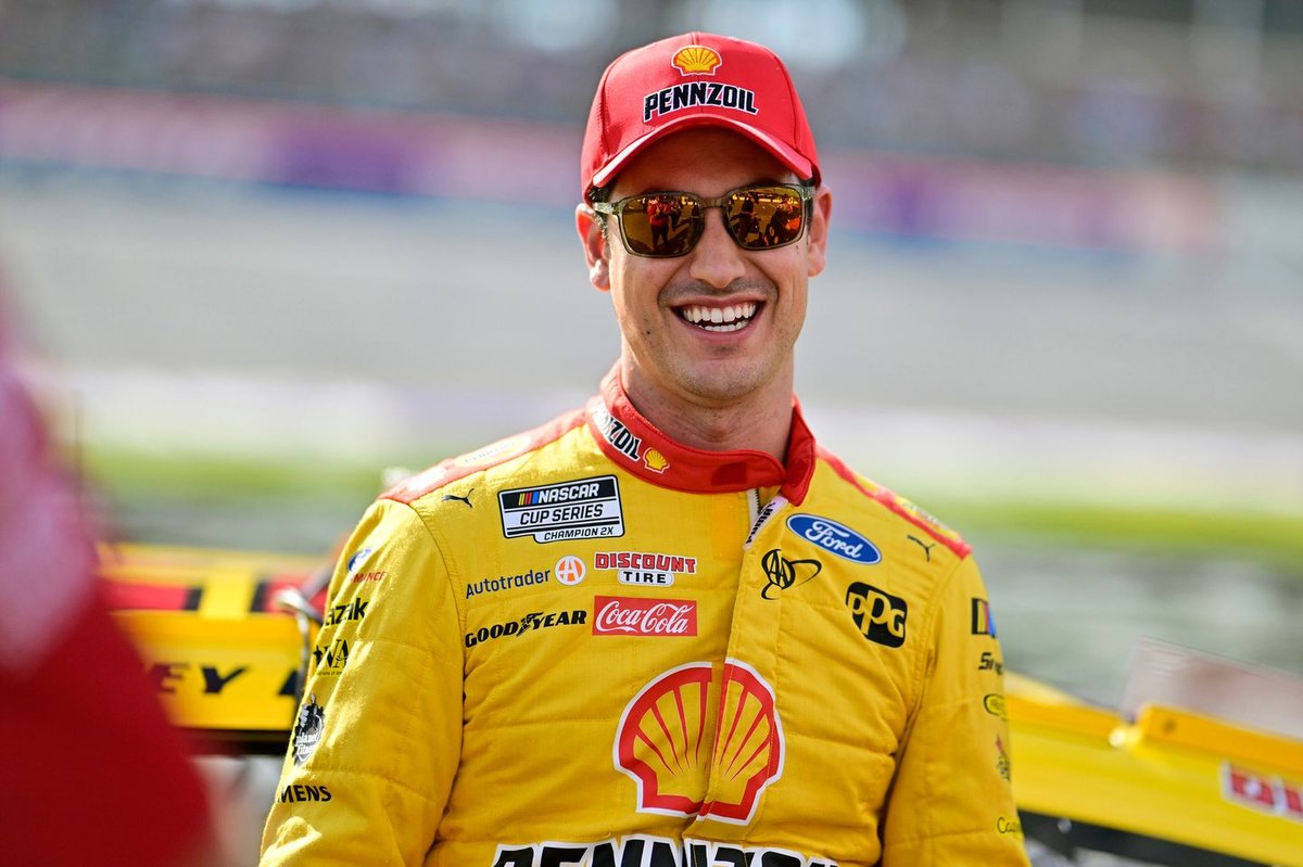 Joey Logano earns third straight front row start with Vegas pole