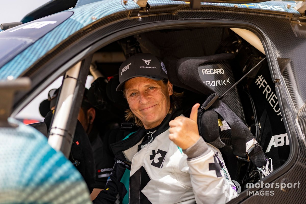Breaking Barriers: Celebrating the Unstoppable Legacy of the Top 10 Female Racers in History