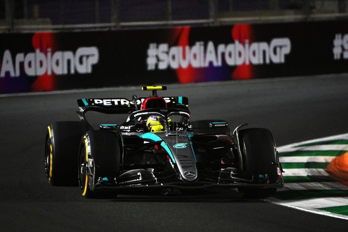 Hamilton's warning and Mercedes' penalty shake up Saudi F1 practice