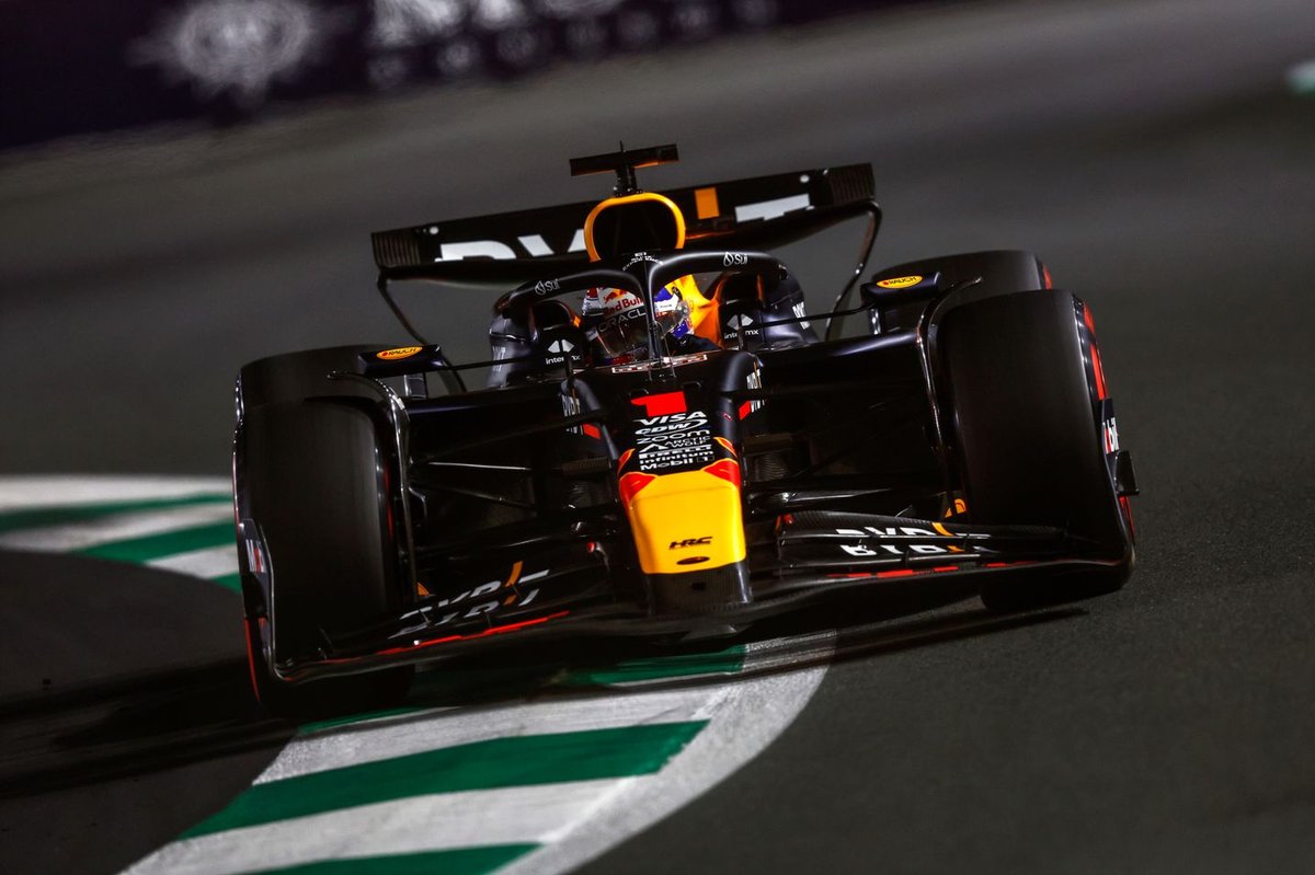 F1 Saudi Arabian GP: Verstappen grabs pole by 0.3s from Leclerc