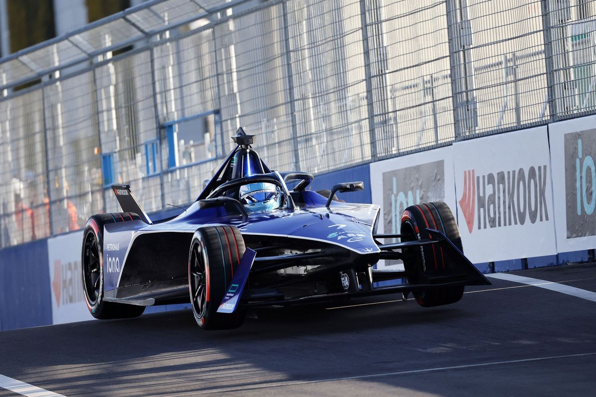 Electrifying Victory: Guenther Triumphs Amidst Intense Competition at Tokyo E-Prix