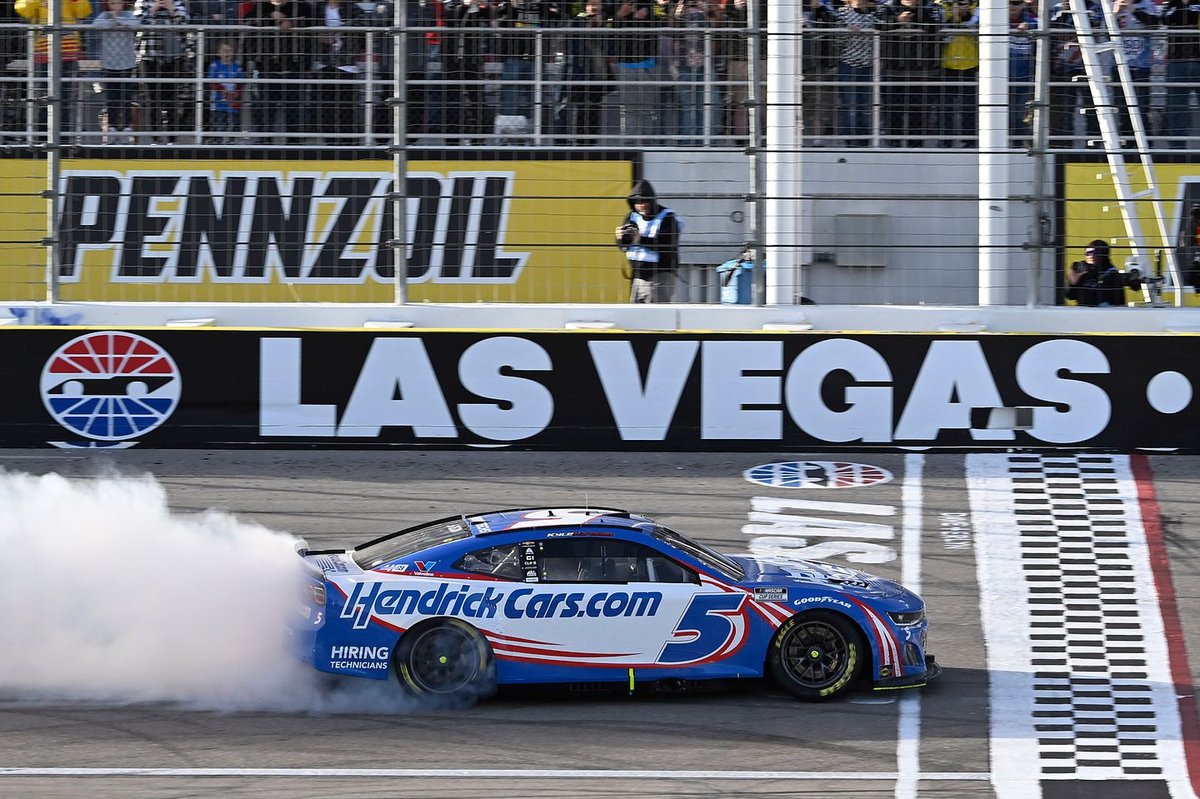 High-Octane Battle: Larson Triumphs Over Reddick in Las Vegas NASCAR Showdown