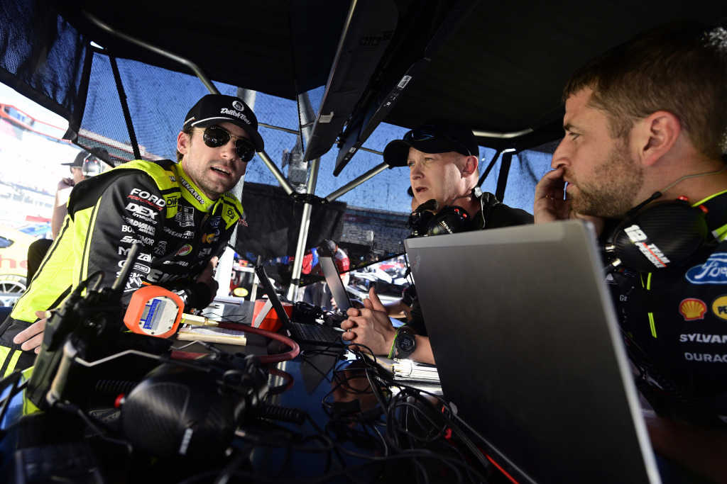 Revolutionizing NASCAR: Blaney's Crew Chief Leads Talladega Race Remotely from Penske's Command Center