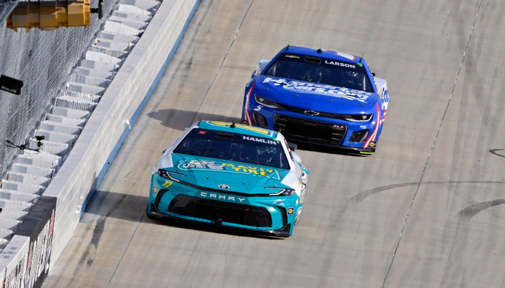 Breathtaking Battle: Hamlin Triumphs Over Larson in Dover Showdown