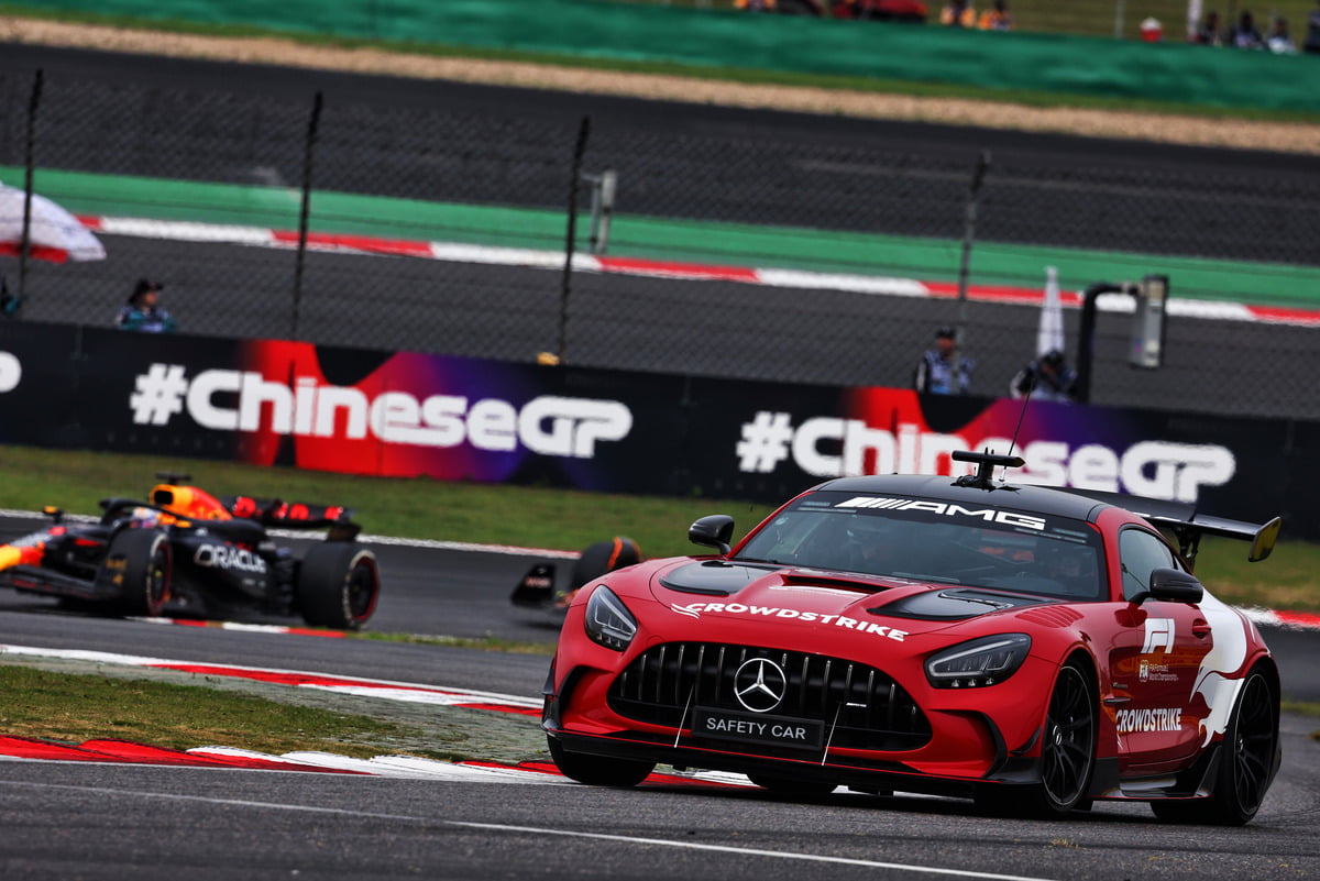 Max Verstappen Critiques Safety Car Interference: Reducing the Excitement of the F1 Chinese Grand Prix