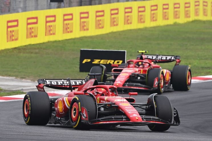 Sainz Reflects on Leclerc Duel: A Costly Battle in the F1 Chinese GP