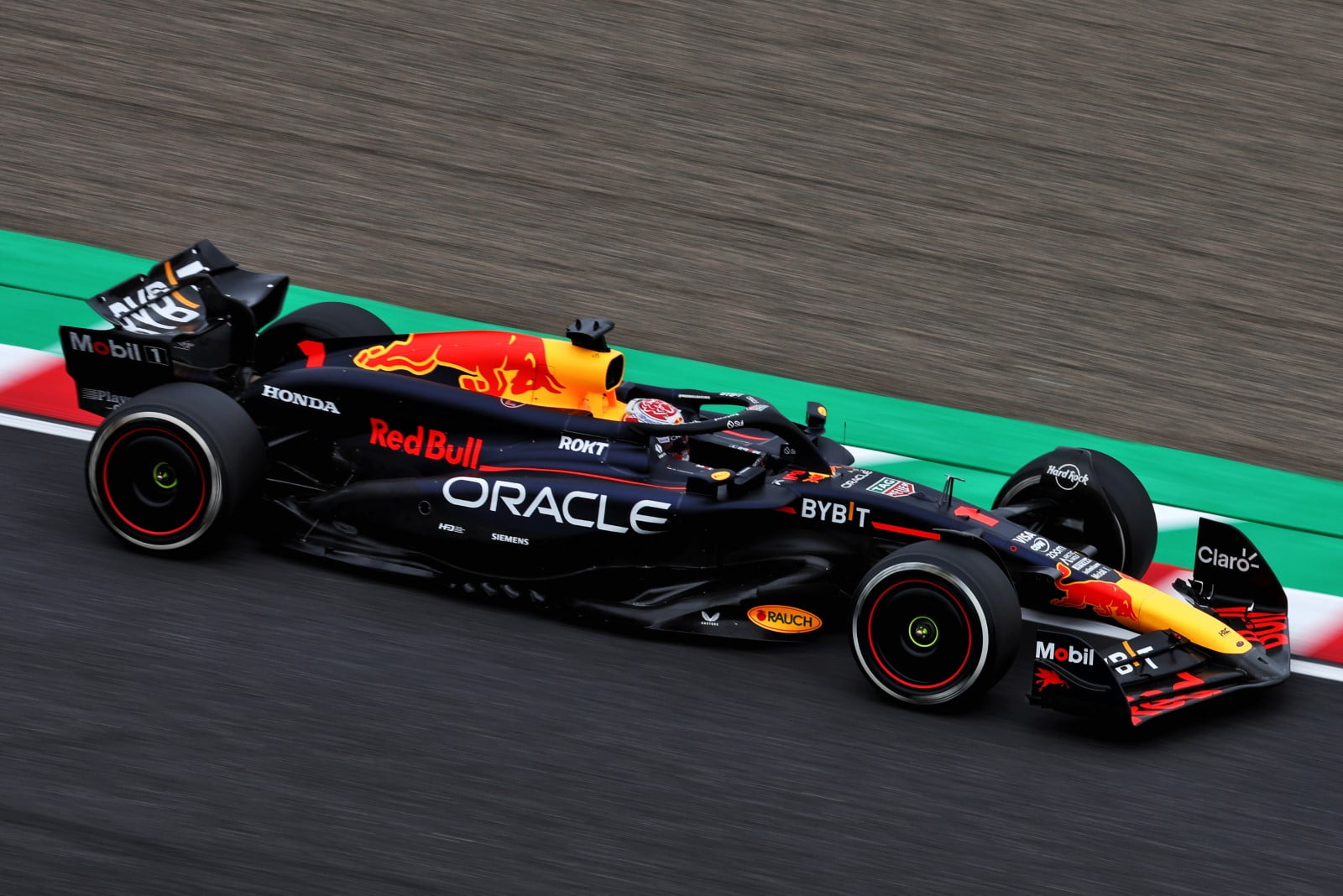 Verstappen Dominates Japanese Grand Prix Practice Session