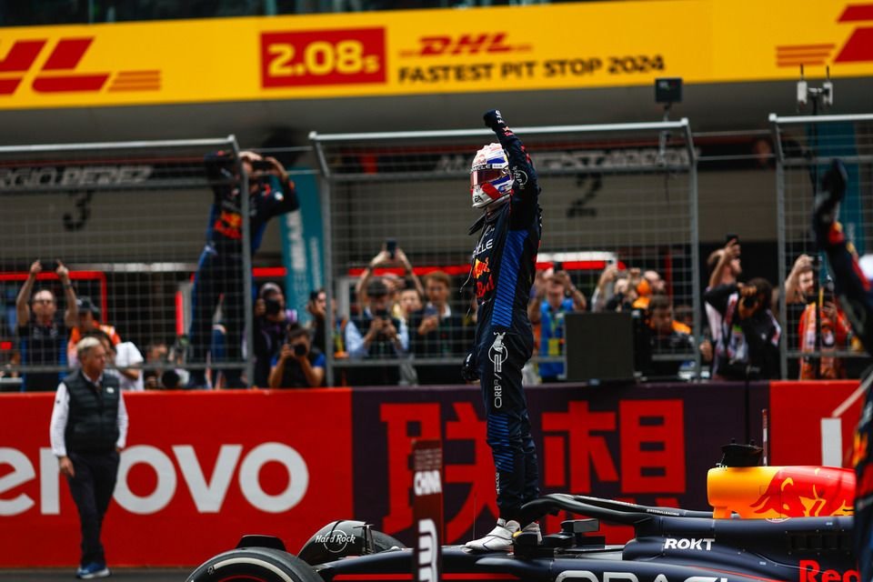 Verstappen Triumphs in the Face of Adversity in Thrilling F1 Chinese Grand Prix Victory