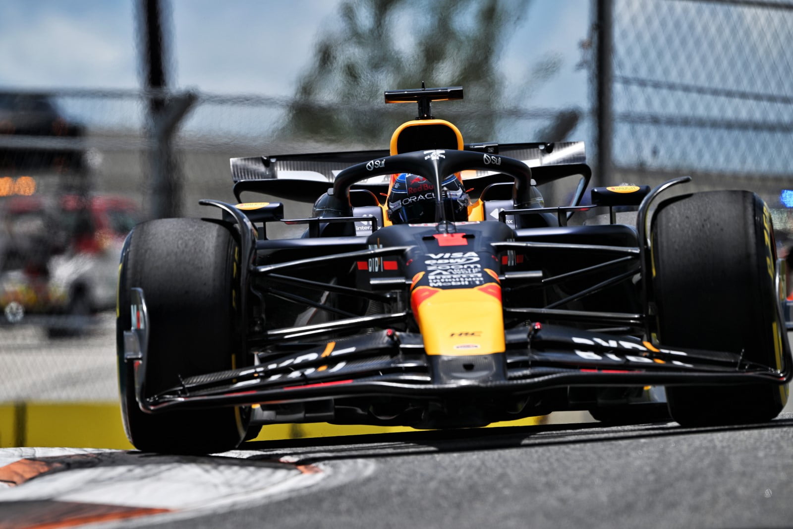 Verstappen Dominates in Miami GP Practice Session, Holding Off Piastri