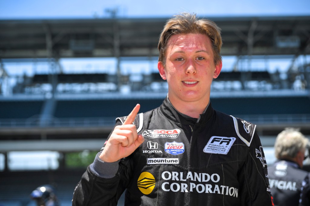 Woods-Toth secures first FR Americas race win at IMS