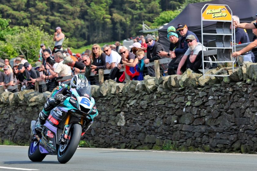 Dunlop's Triumph: The Unforgettable Come-from-behind Victory at the Isle of Man TT