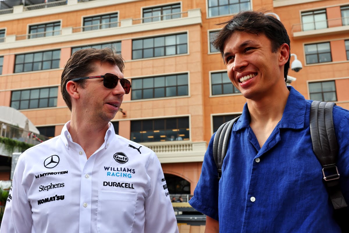 Albon Reveals Behind-the-Scenes Insights into Williams F1 Renewal and Vowles' Key Role