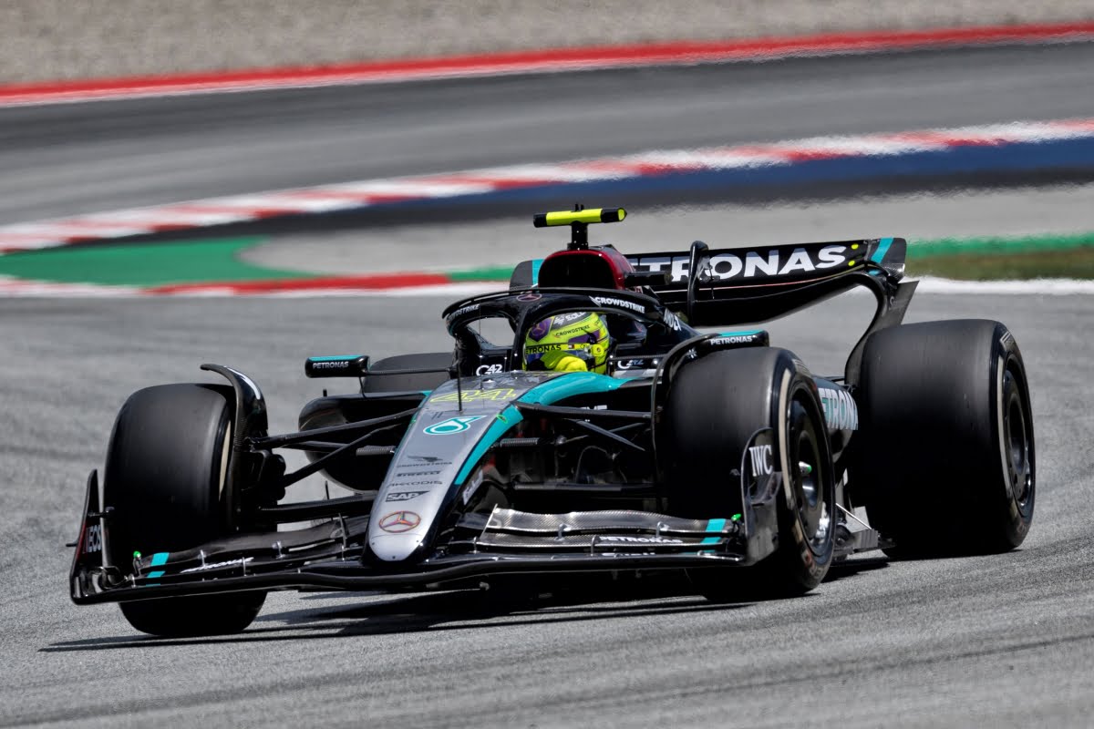 Hamilton Dominates Sainz in Thrilling FP2 Battle at F1 Spanish Grand Prix