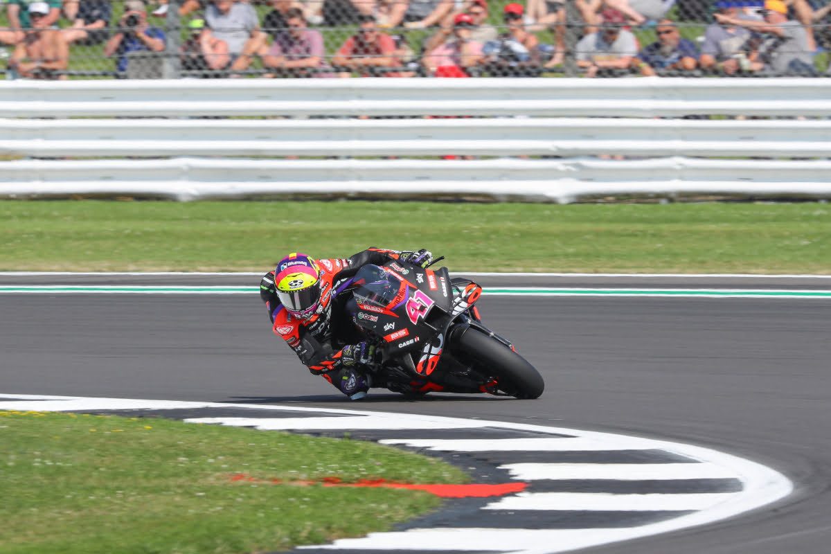 Espargaro snatches MotoGP pole at Silverstone