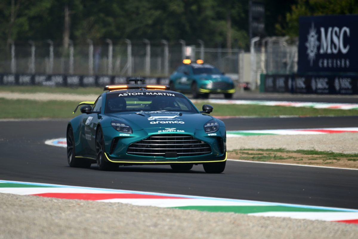 F1 safety car crashes during Monza high-speed test