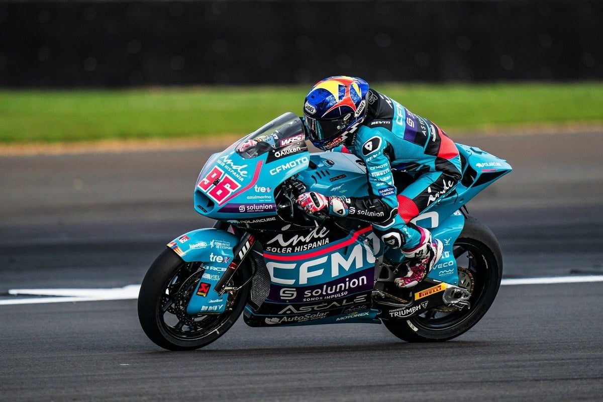 Silverstone home favourite Dixon triumphs in Moto2