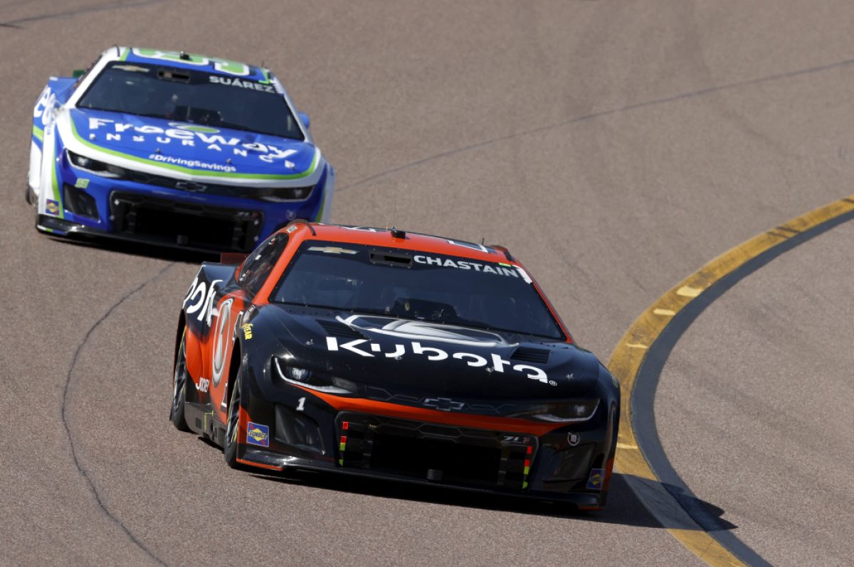 Trackhouse puts both cars at head end of Kansas Cup practice