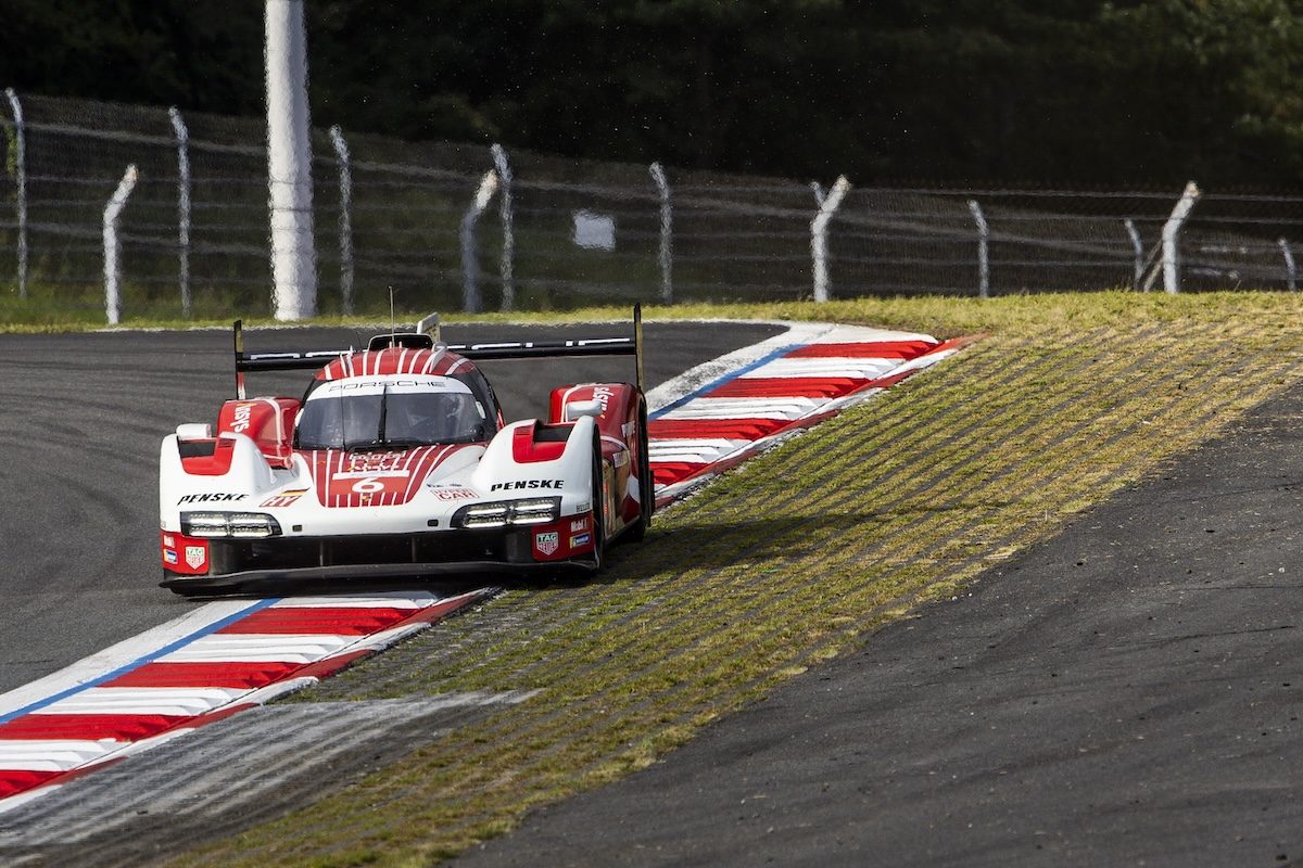 #6 Porsche wins at Fuji to put one hand on WEC title