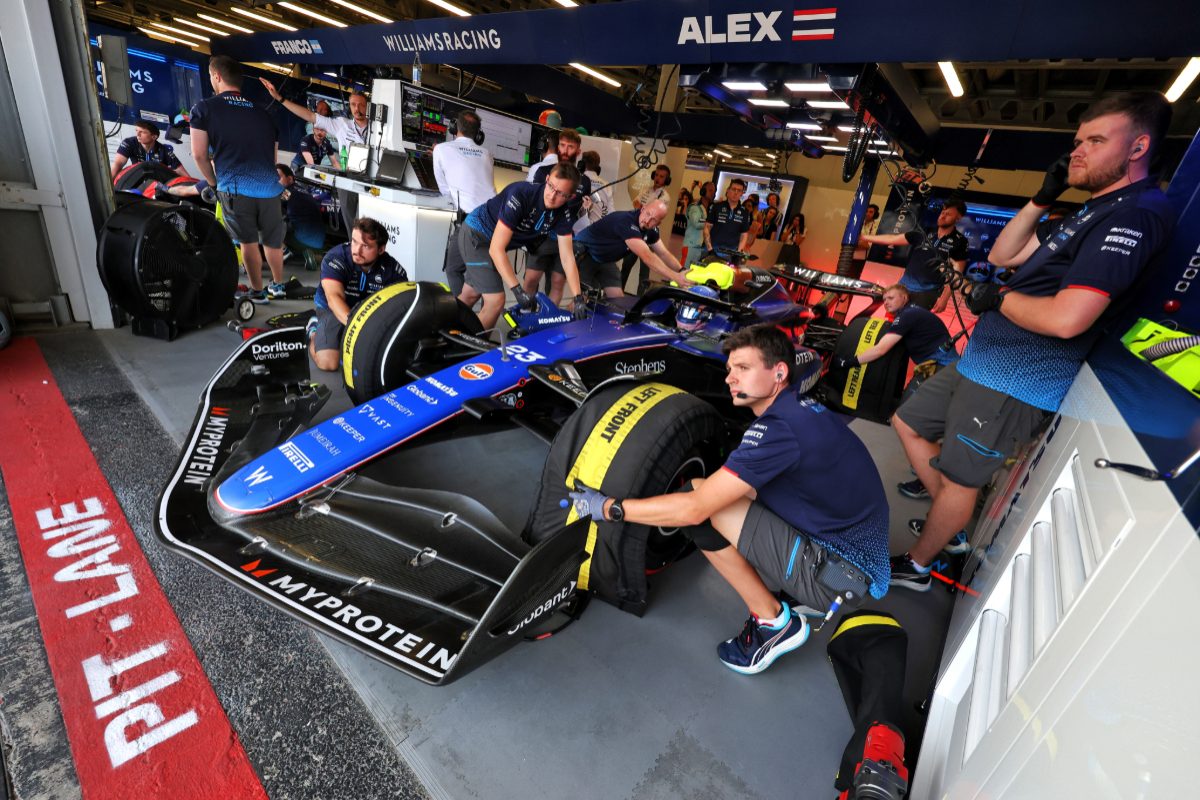 Albon explains Baku F1 qualifying airbox mishap