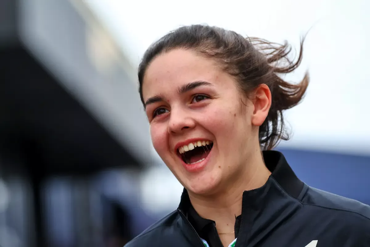 Abbi Pulling Dominates Singapore Grand Prix with Double F1 Academy Pole Victory