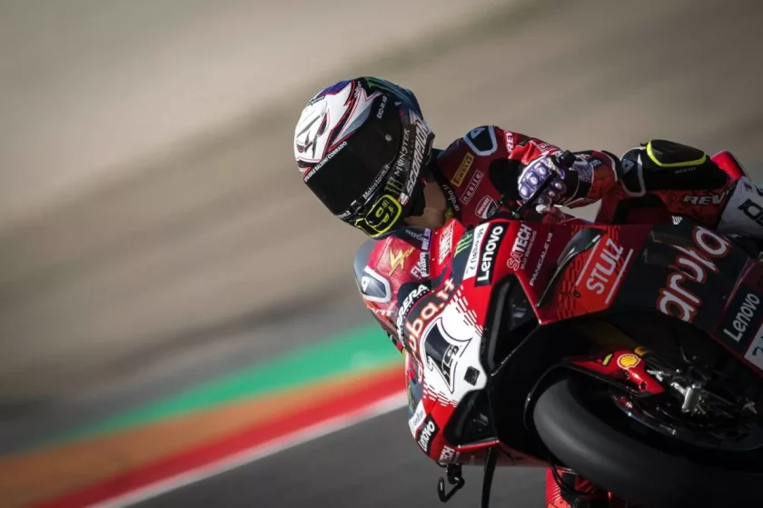 Alvaro Bautista survives onslaught to take Aragon WorldSBK Race 2 victory