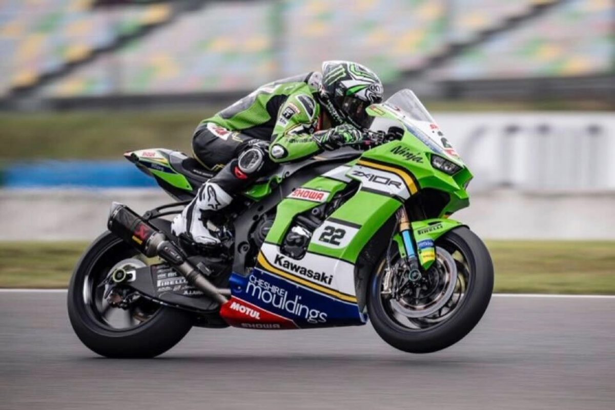 Lowes takes dominant WSBK pole in rain-affected qualifying at Magny Cours