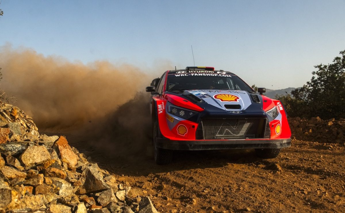 Neuville grabs Saturday Acropolis Rally lead, boosts WRC title hopes