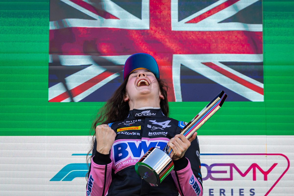 Abbi Pulling claims another F1 Academy victory in Singapore