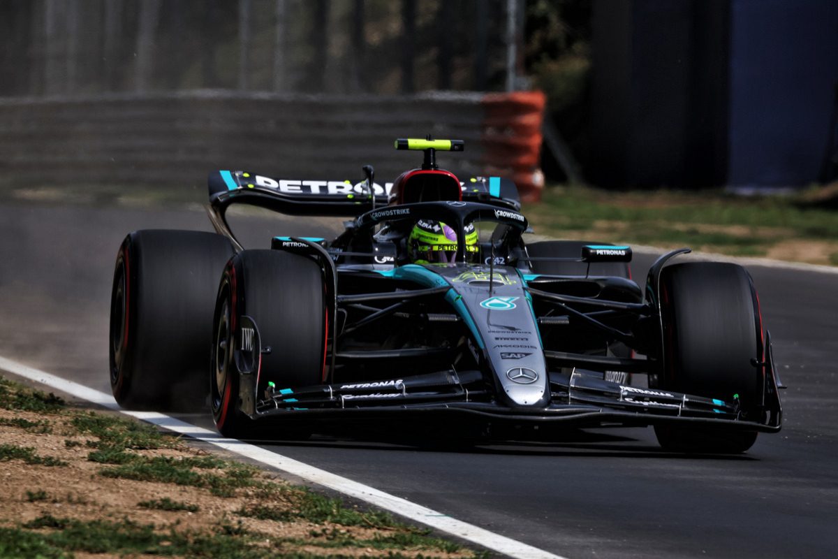 Mercedes stands in solidarity with Hamilton during F1 qualifying challenges