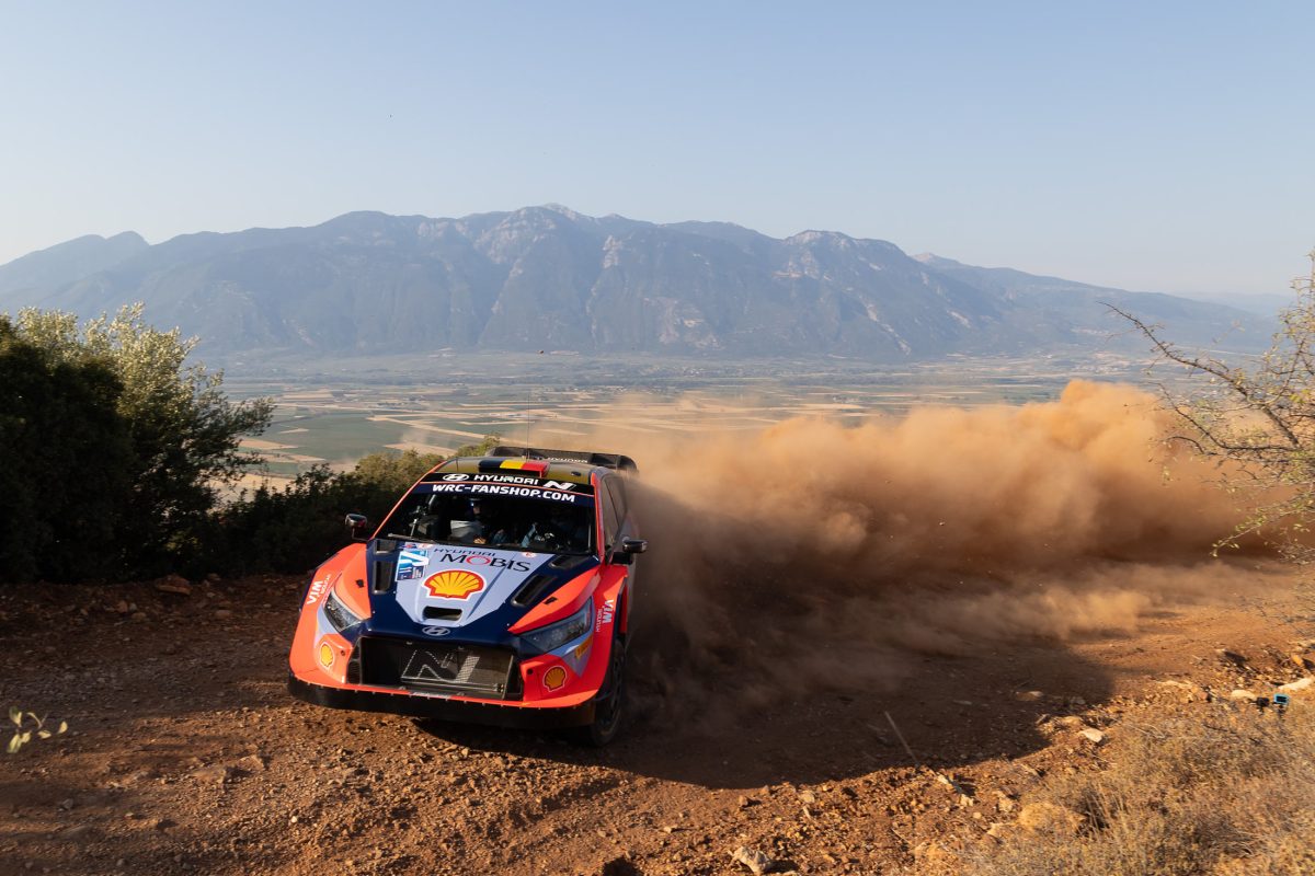 Breaking: Neuville heads Hyundai 1–2–3 as Ogier rolls in final stage