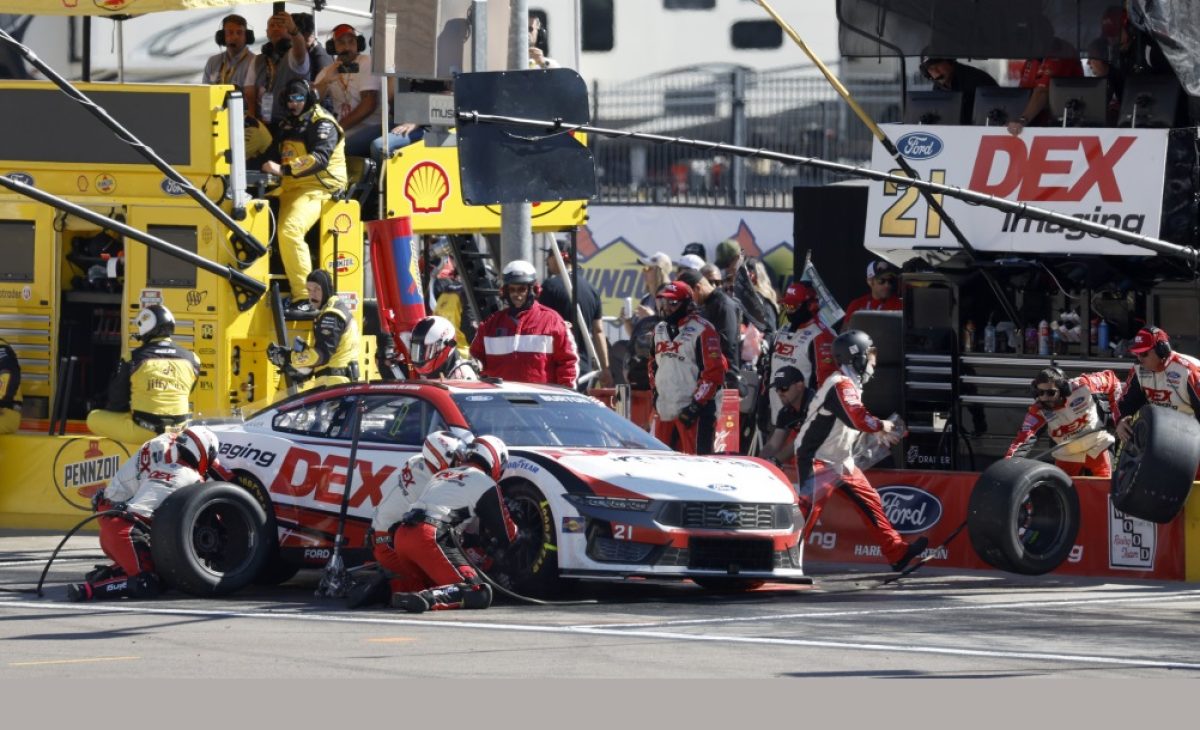 Burton has interim crew chief at Wood Brothers to end season