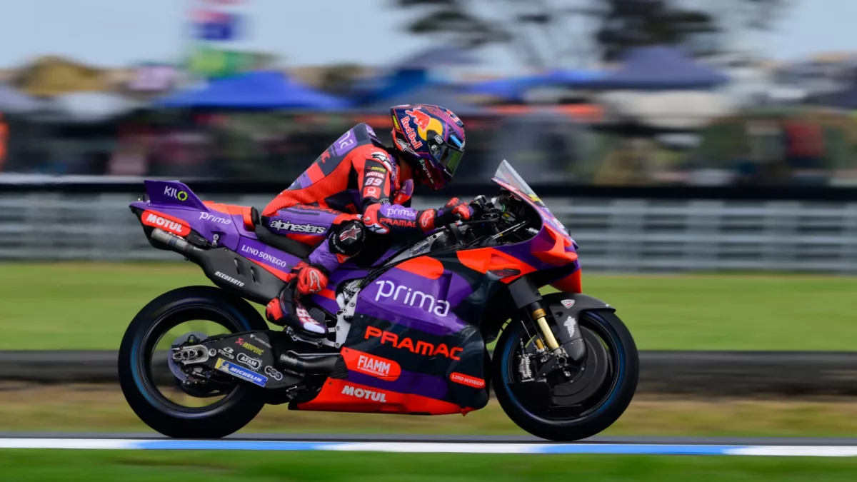 Jorge Martin cruises to commanding Australian MotoGP Sprint victory