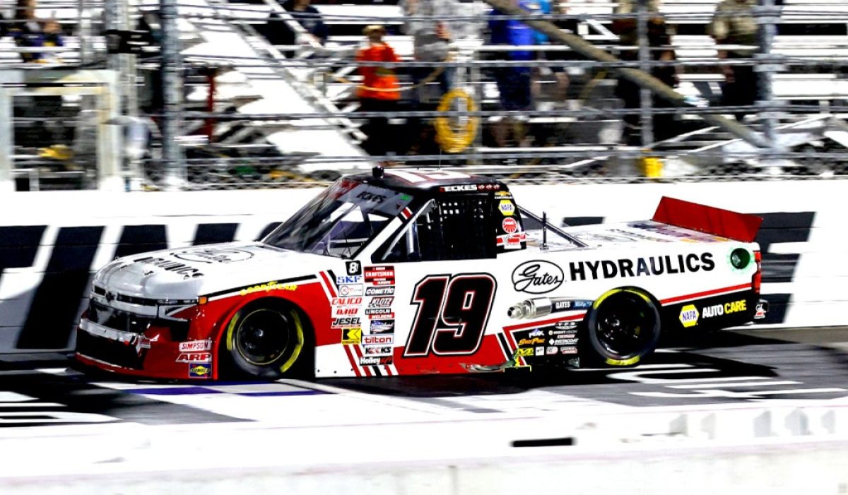 Eckes takes dramatic Truck win at Martinsville for chance at title