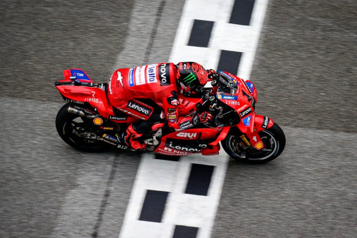 Bagnaia defeats Martin in titanic Sepang MotoGP pole duel