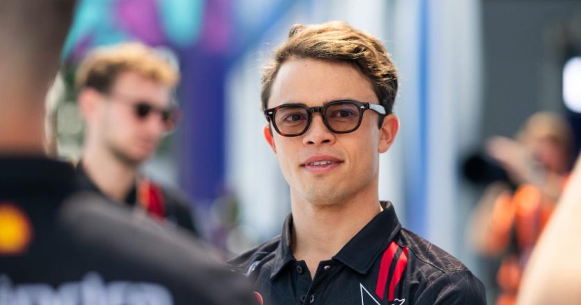 Challenges on the Fast Lane: De Vries Takes on the Impossible in the Formula E Season Opener