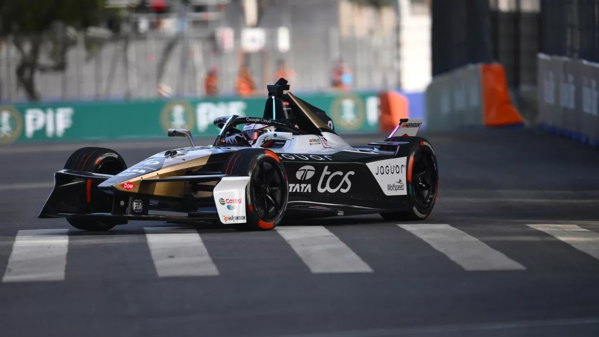 Mitch Evans takes brilliant last-to-first win in São Paulo Formula E opener