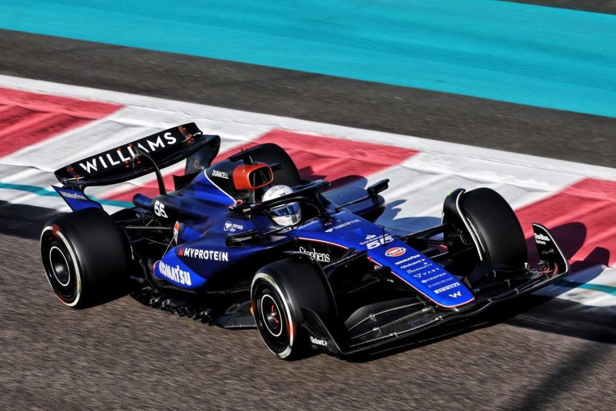 Sainz leading on Williams debut in early hours of F1 test