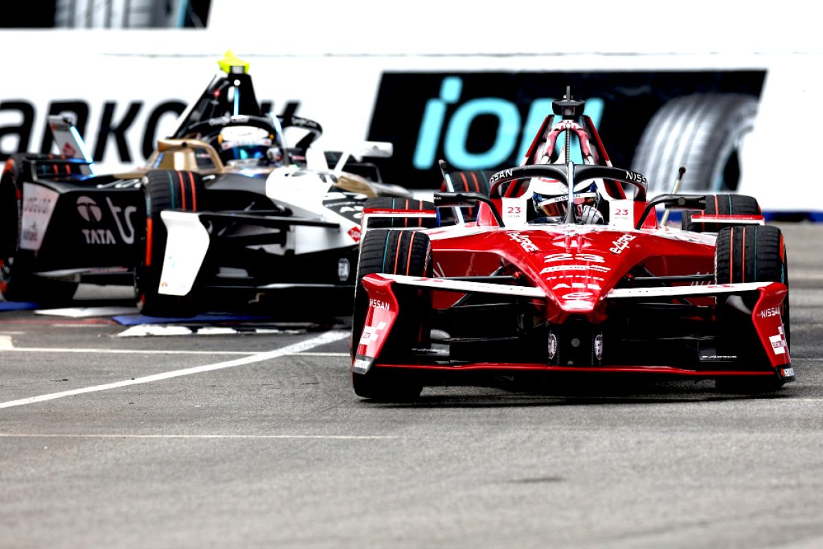 Rowland and Nissan outpace Porsche to electrifying victory at Mexico City E-Prix