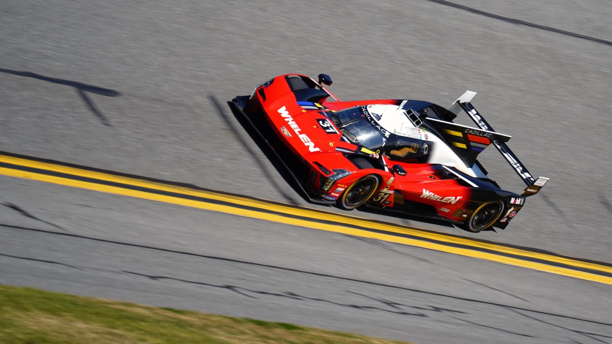 Frederik Vesti in the lead at Daytona after 2 and a half hours