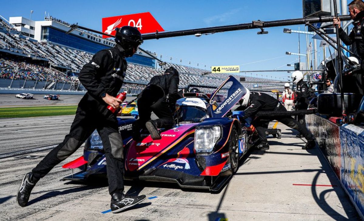 Rolex 24, Hour 19: Crash shakes up LMP2