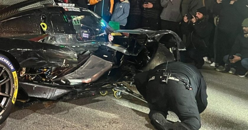 Massive crash wipes out multiple cars at Daytona 24 Hours