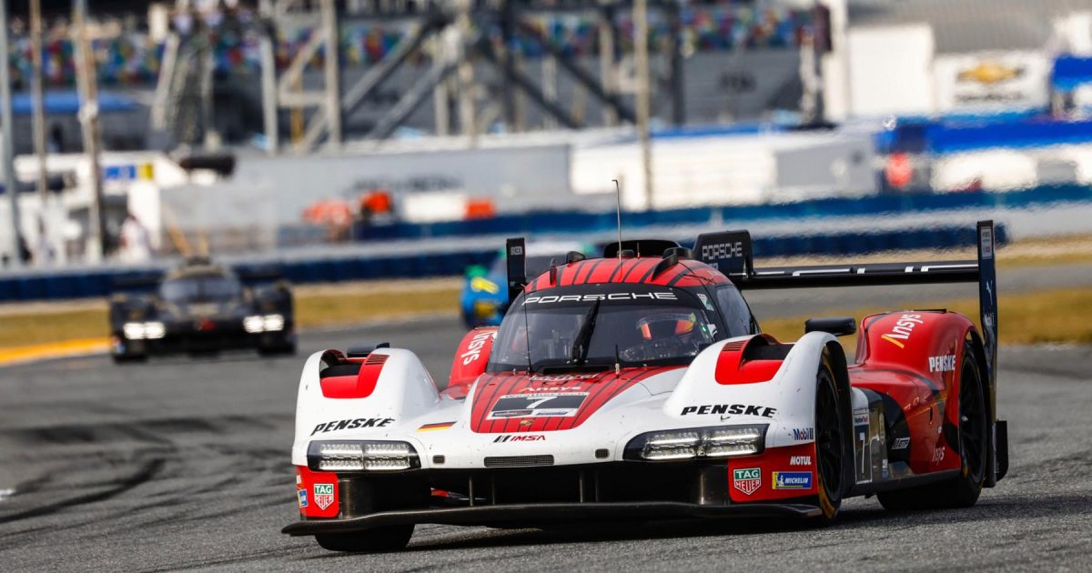 “High Drama on the Racetrack: Porsche Dominates as BMW Faces Bizarre Pit Lane Crash - In-depth Coverage of the 4-Hour Race”