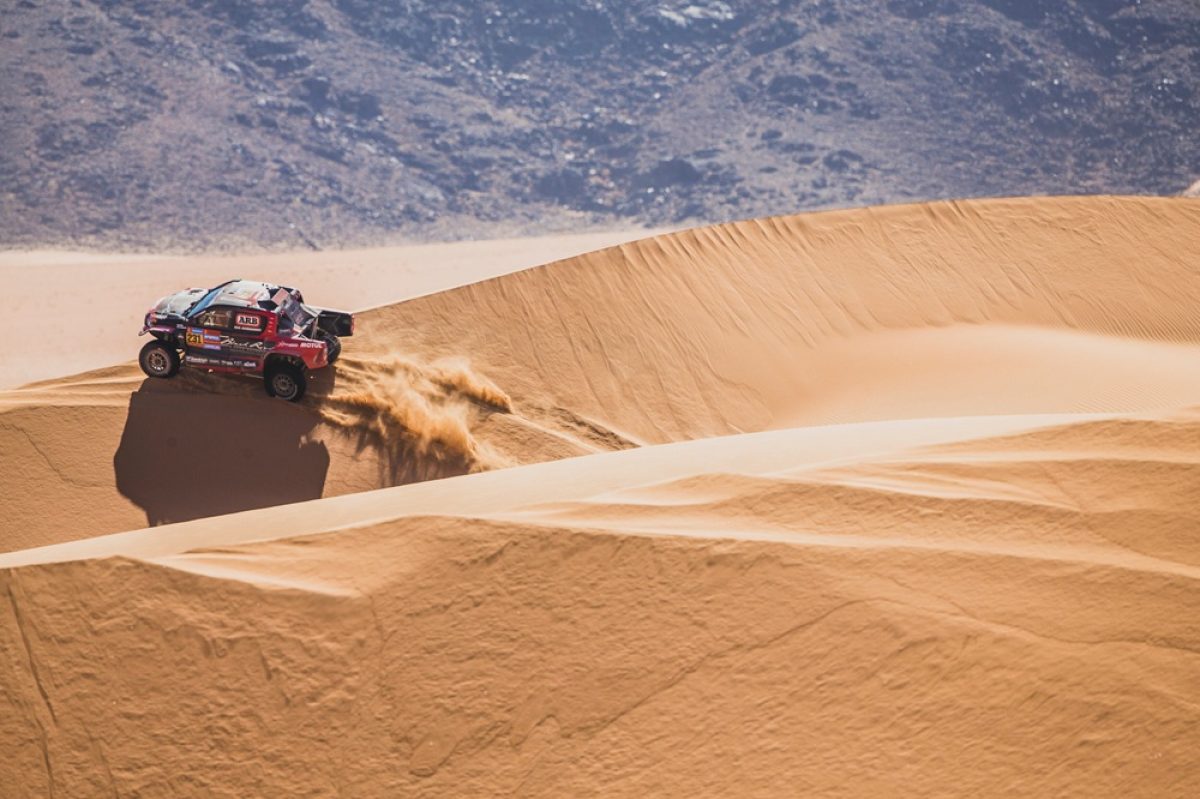 Al Rajhi Surges to Dakar Lead amidst Sainz and Loeb's Setbacks