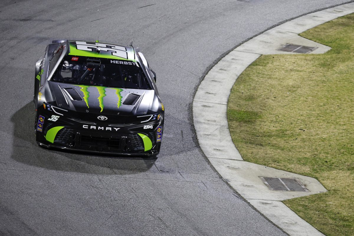 Intense Action and Thrilling Lineups: Gibbs Dominates Clash Practice while Bowman Gray Heat Lineups Take Shape