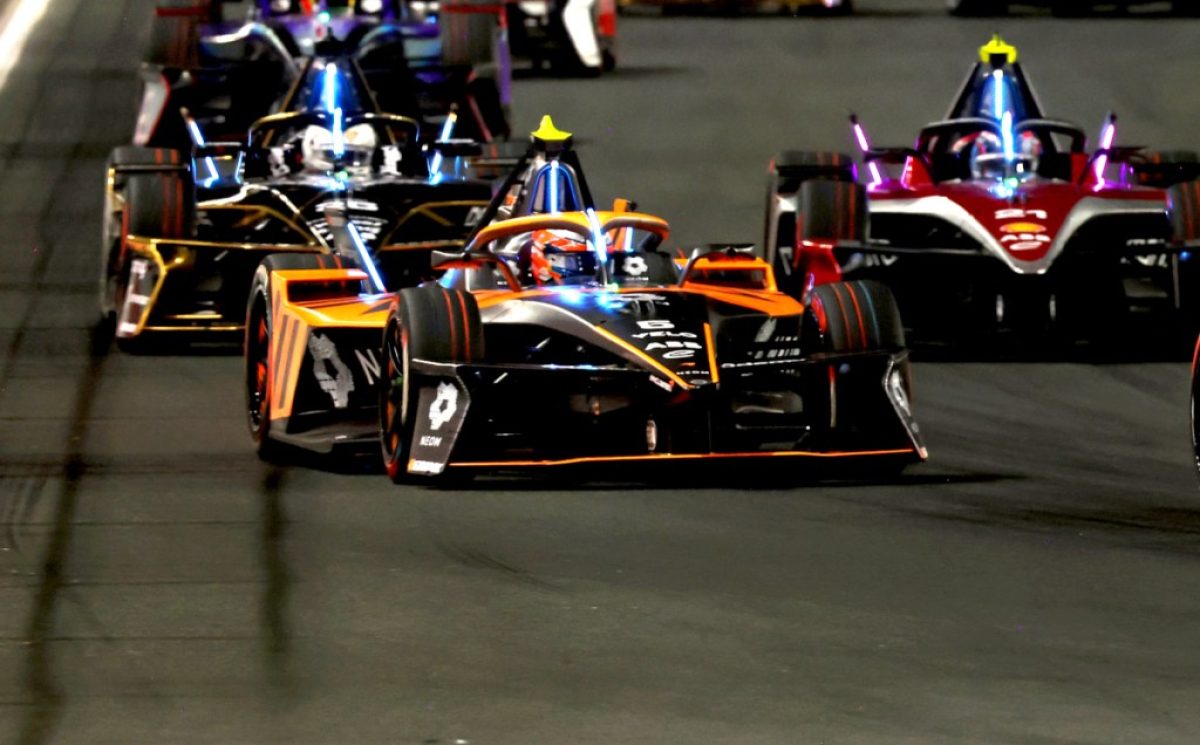 Early Jeddah E-Prix battles may have cost Barnard victory