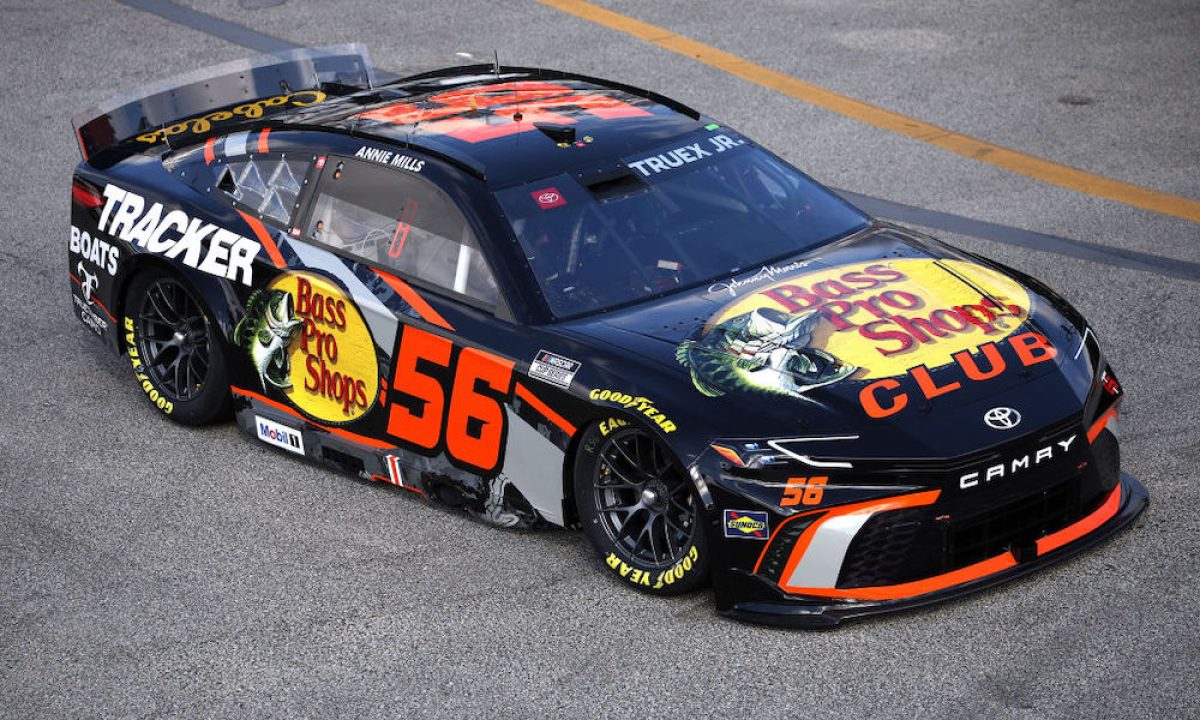 Racing Royalty: Truex and Johnson Conquer Daytona 500 Qualifying