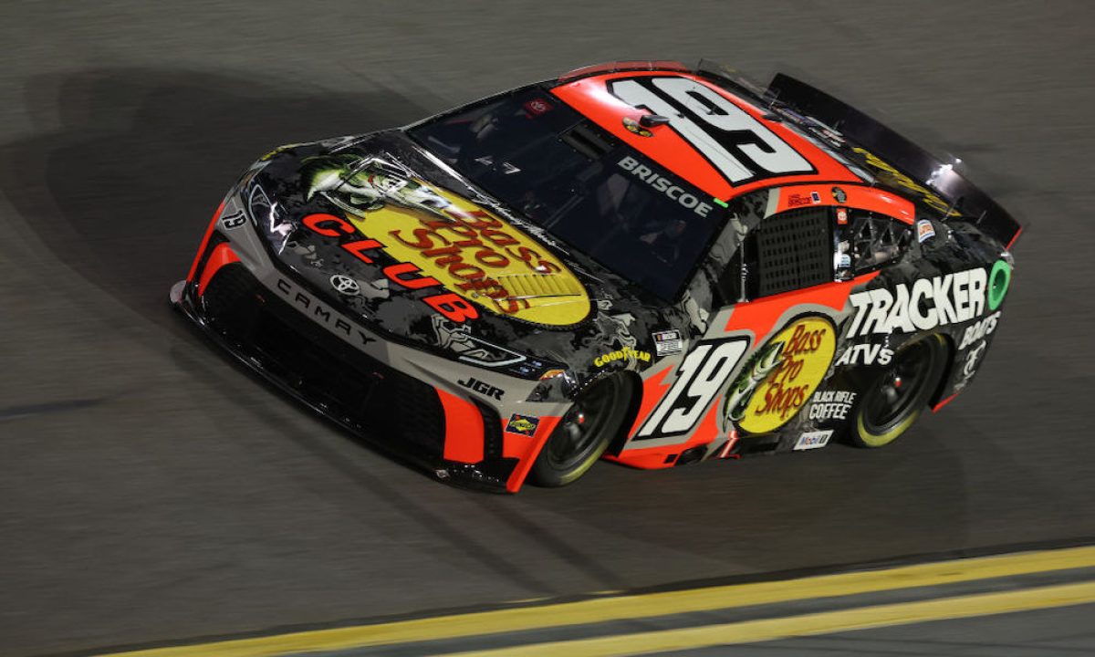 Briscoe claims pole for Daytona 500