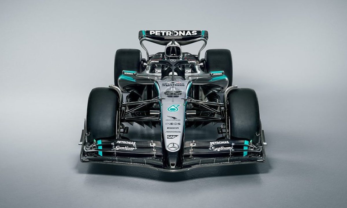 Mercedes targeting title return with new W16