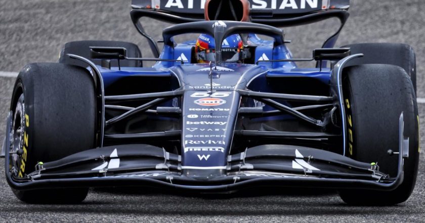 Sainz puts Williams on top despite spin at F1 testing