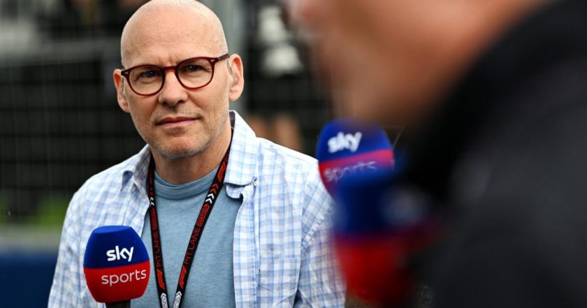 Jacques Villeneuve 'trapped by toilet' in bizarre situation